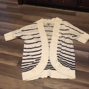 LOFT white and navy short sleeved kimono. M/L